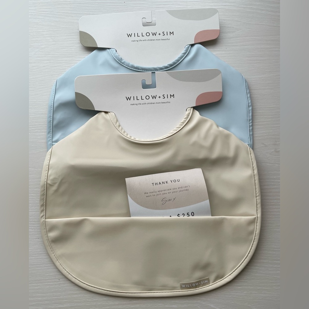 💃 WILLOW + SIM Waterproof Deep Food Catcher Baby Bibs (ages 6 to 36 months) NWT